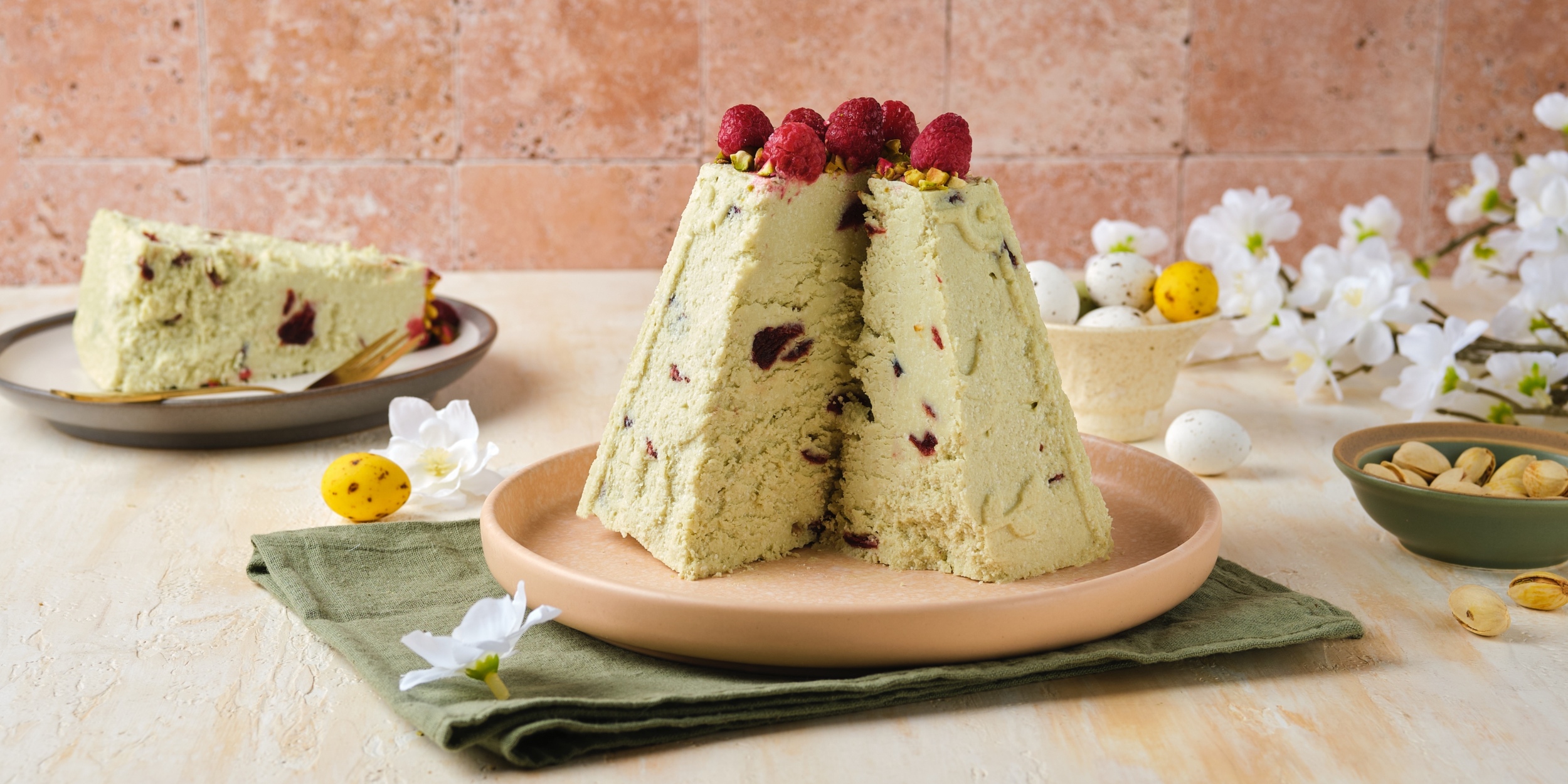 Шикарная фисташковая пасха из творога с клюквой: рецепт