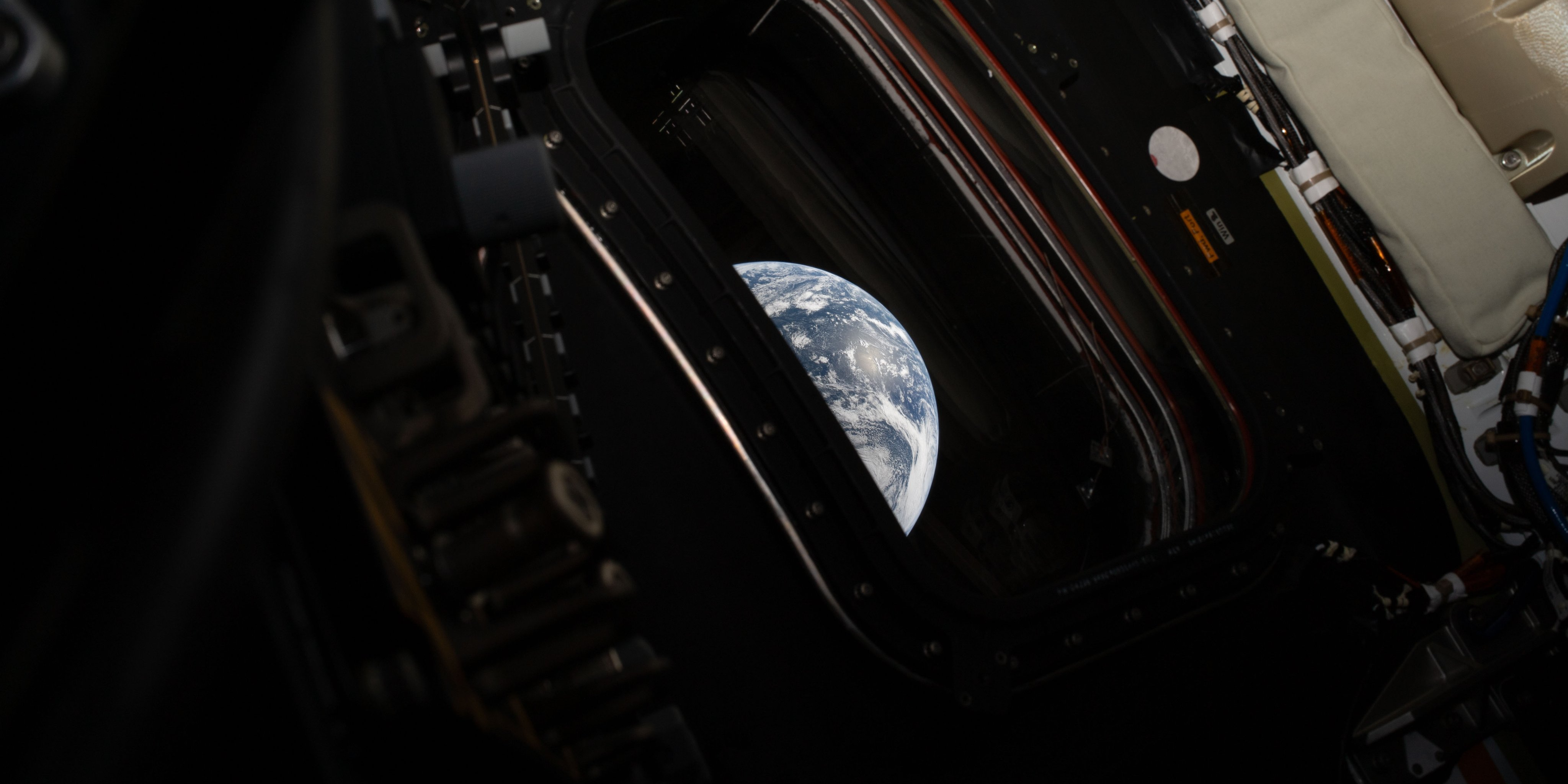 Экипаж «Артемиды-II» сделал потрясающий снимок Земли целиком по пути к Луне