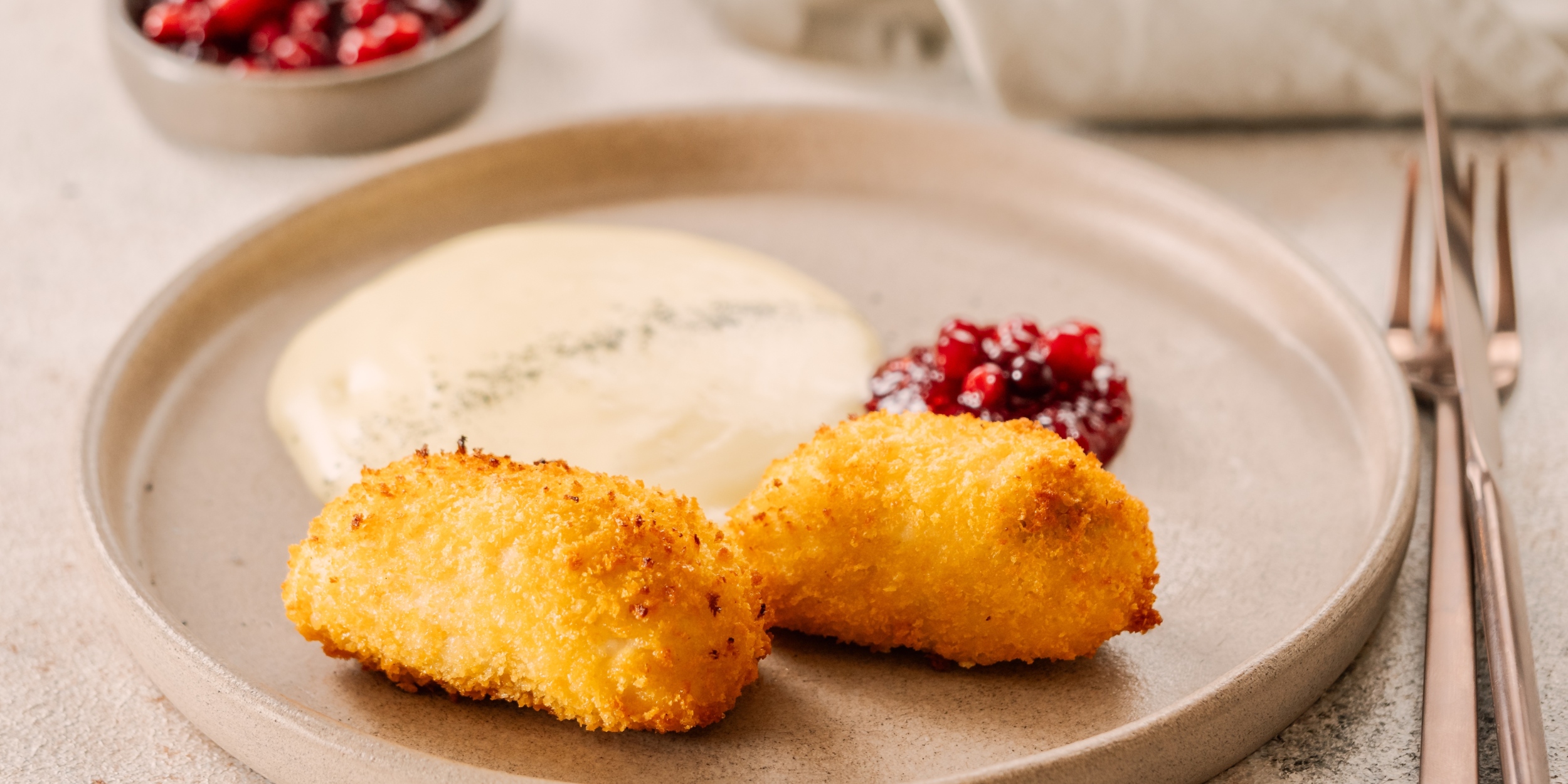 Сочные и хрустящие куриные котлеты с сыром в духовке