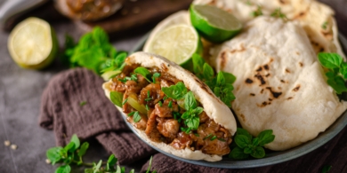 Белковая лепёшка из двух ингредиентов, в которую можно завернуть что угодно