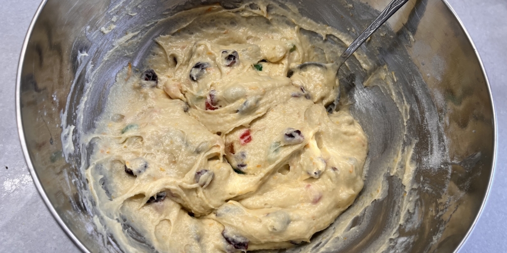 Влажный кулич с цукатами, пошаговый рецепт с фото: Добавьте цукаты и вишню