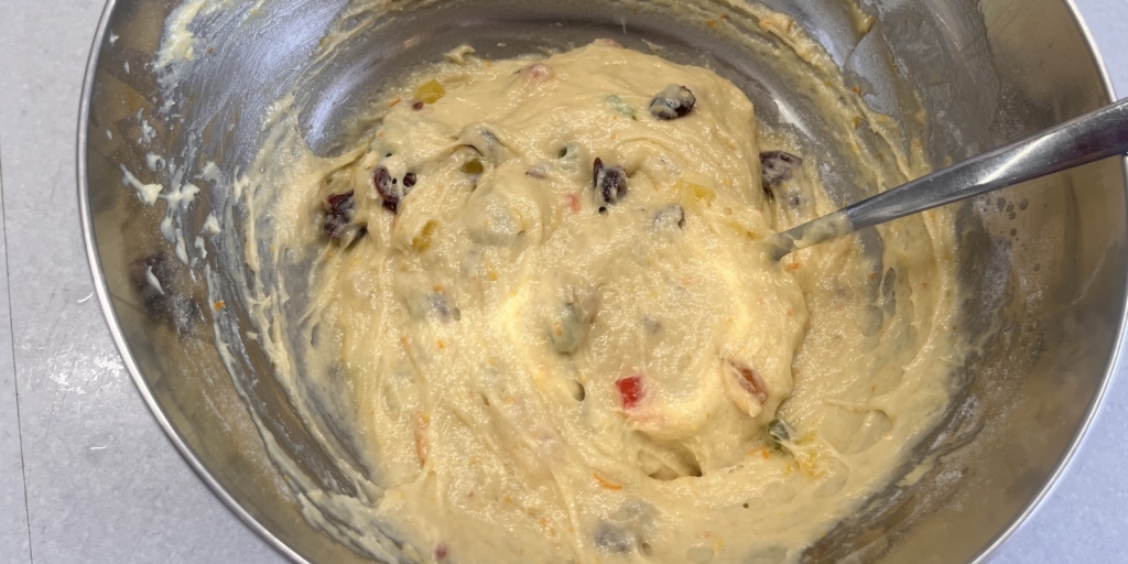 Влажный кулич с цукатами, пошаговый рецепт с фото: Оставьте тесто в тепле на 1 час