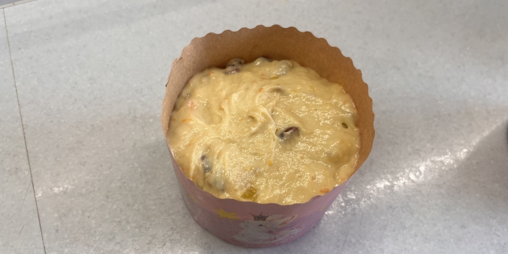 Влажный кулич с цукатами, пошаговый рецепт с фото: Переложите тесто в форму для кулича