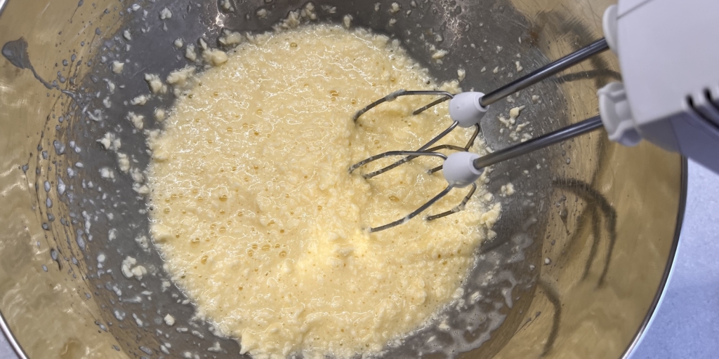 Влажный кулич с цукатами, пошаговый рецепт с фото: Добавьте сливочное масло