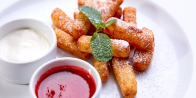 Жареные творожные палочки — нежные внутри и хрустящие снаружи