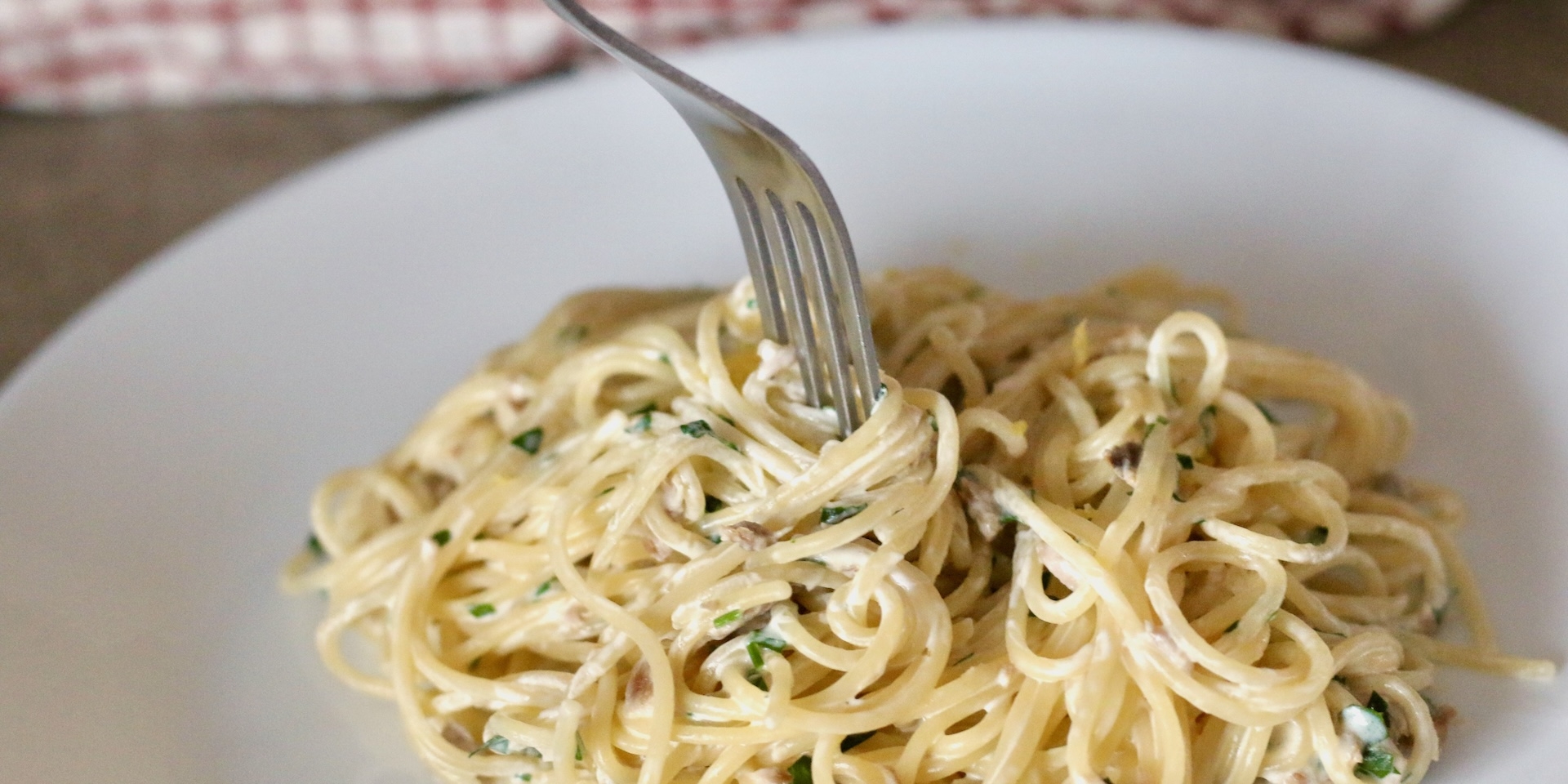 Сливочная паста с тунцом и петрушкой за 15&nbsp;минут