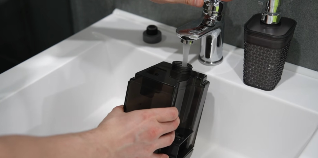 Как пользоваться моющим пылесосом