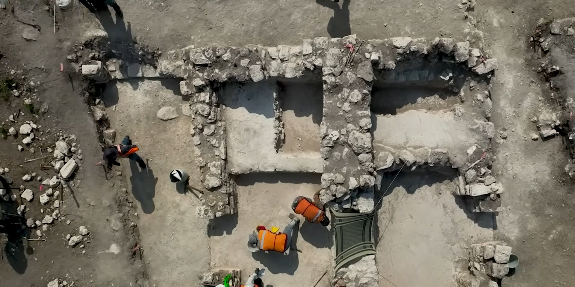 В джунглях Мексики нашли огромный затерянный комплекс майя — в нём 80 зданий