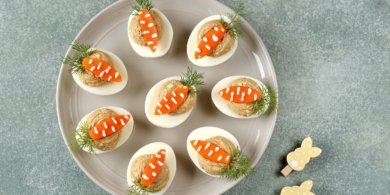 Симпатичные фаршированные яйца с печёночным паштетом