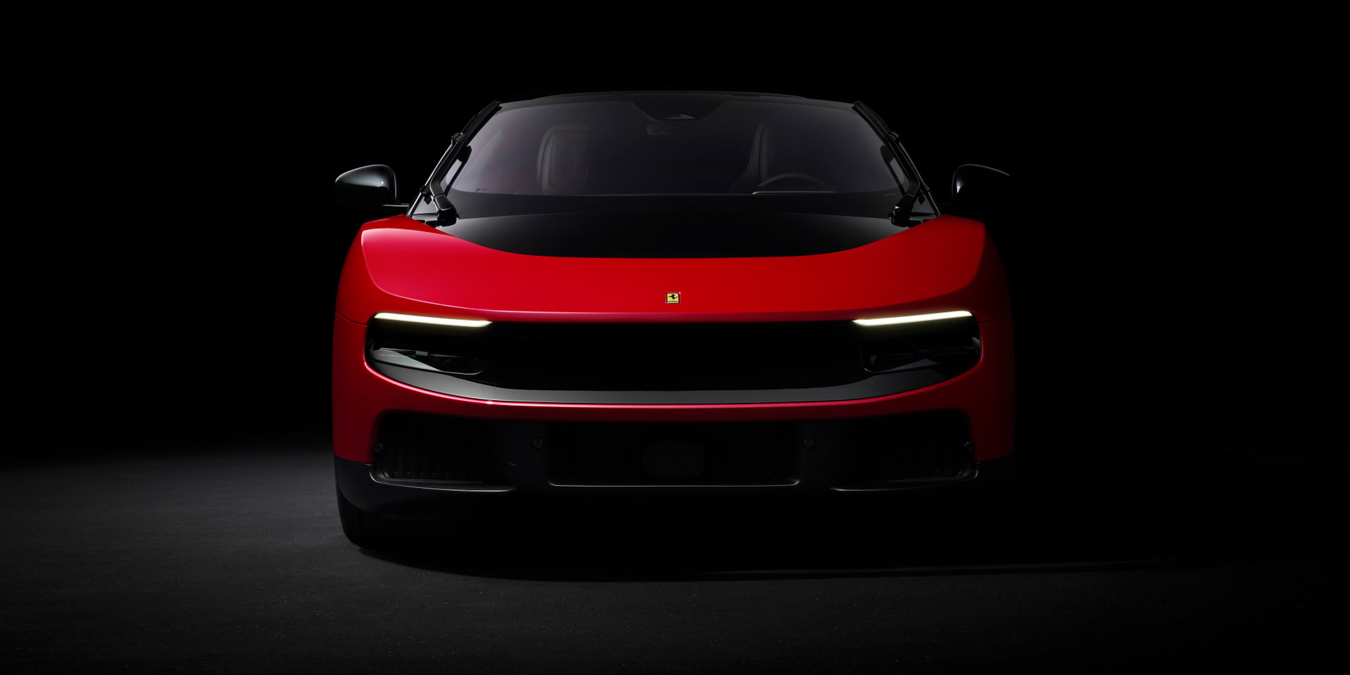 Ferrari показала свой первый электрокар — его помог создать бывший главный дизайнер Apple Джони Айв