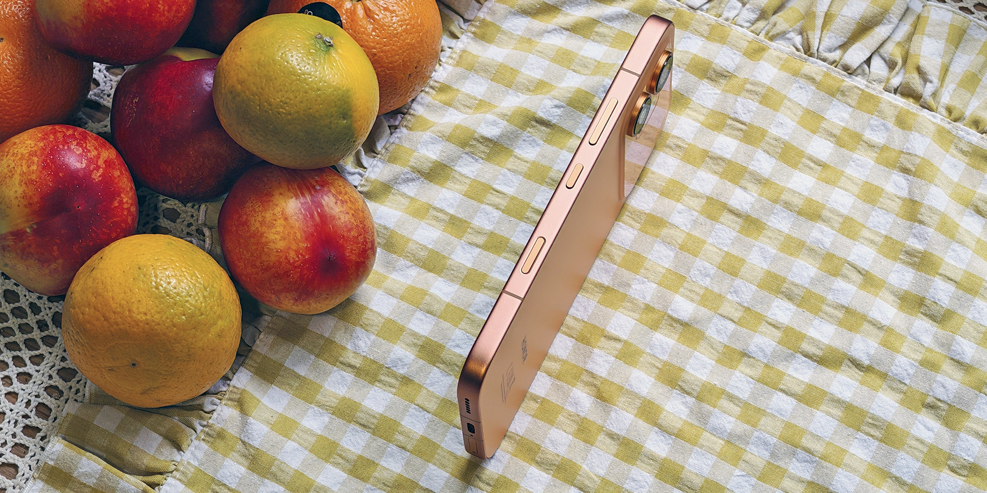 Боковая грань Обзор Honor 600: боковая грань