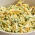 Быстрый салат с&nbsp;кукурузой, яйцами и&nbsp;сыром за 15&nbsp;минут