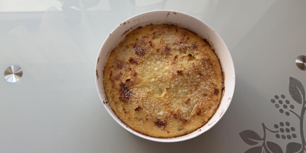 Гурьевская каша с курагой и грецкими орехами, рецепт: При подаче украсьте гурьевскую кашу орехами и сухофруктами