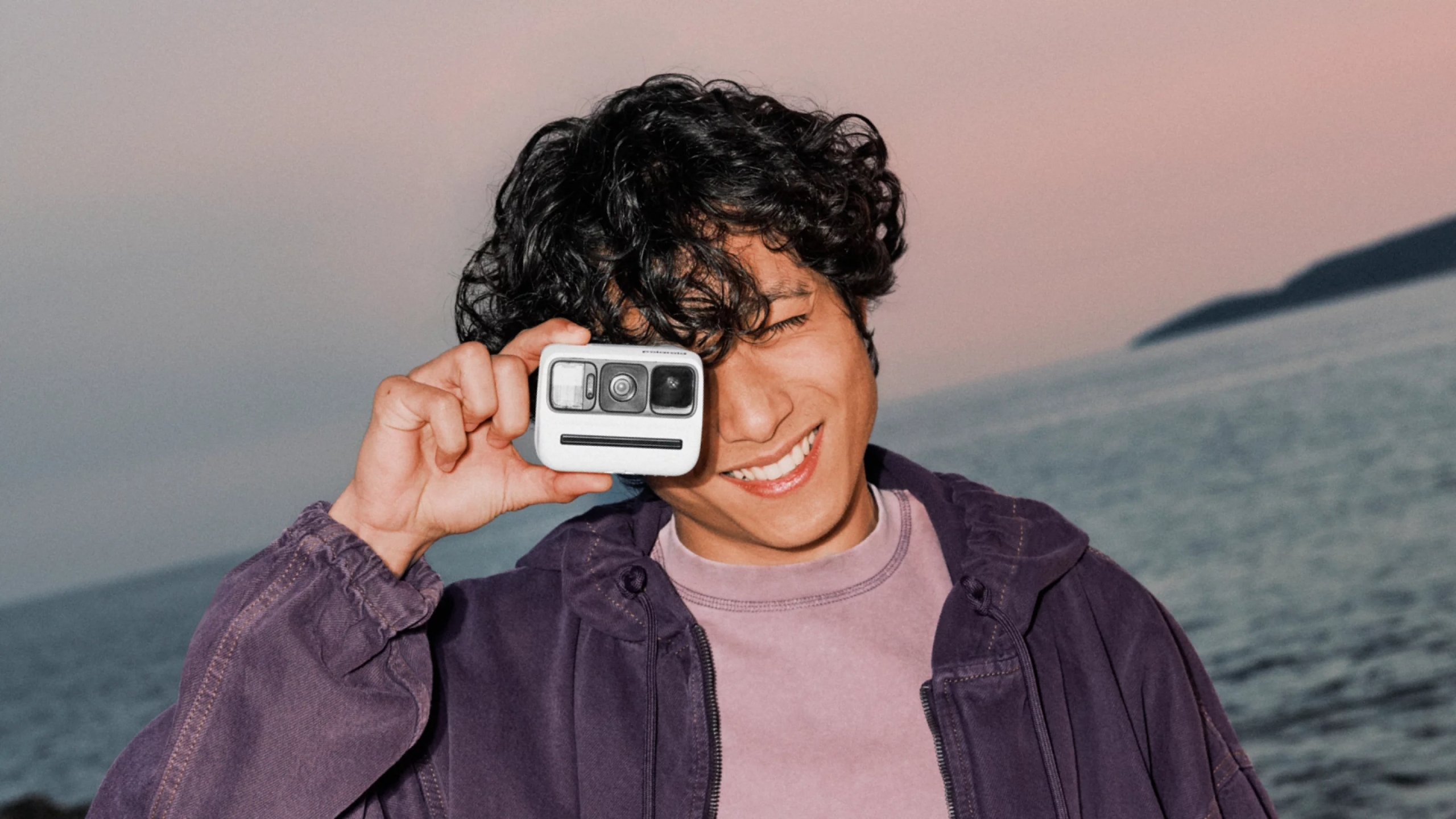 Polaroid показала компактную ретро-камеру мгновенной печати Go Gen 3 — её прокачали для селфи