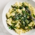 Кускус с&nbsp;чесночными стрелками и&nbsp;сыром — необычный рецепт гарнира
