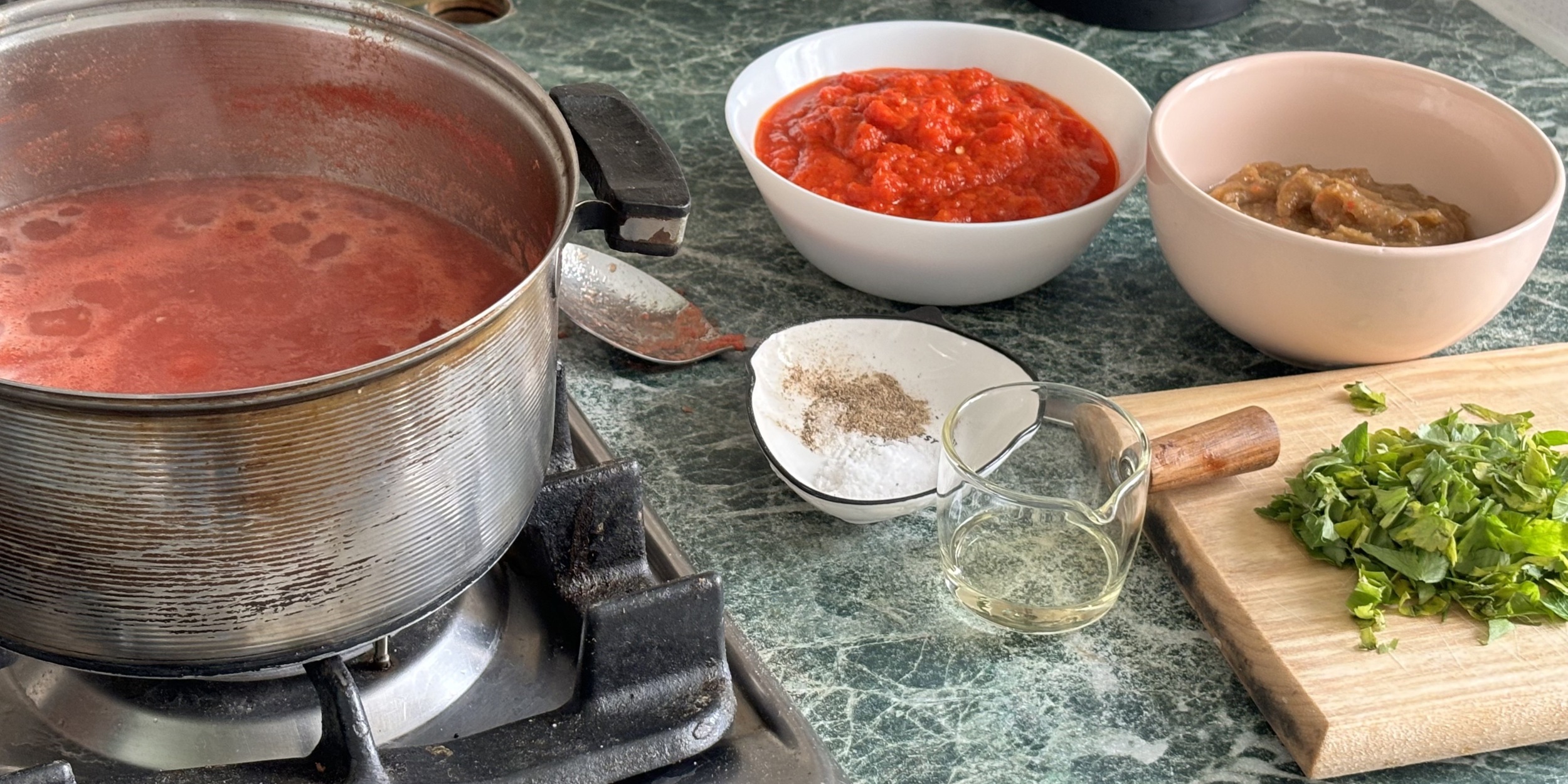 Процесс приготовления лютеницы на зиму