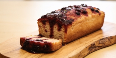 Шотландский кекс с чёрной смородиной и мёдом