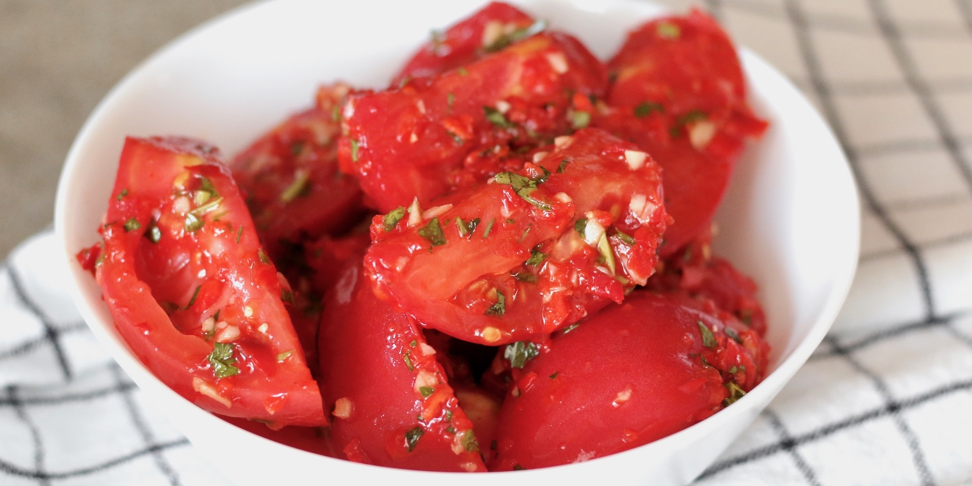 Помидоры по-корейски — остренькая закуска из простых продуктов