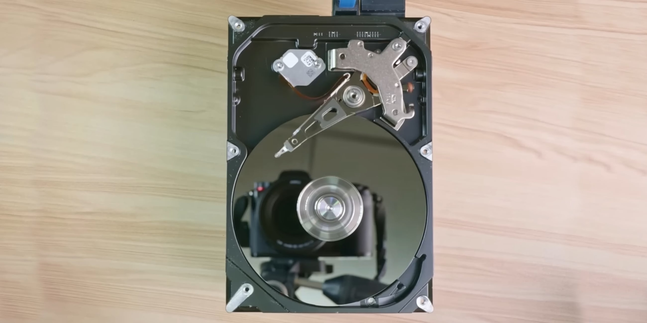 Что лучше — SSD или HDD. Внутреннее устройство жёсткого диска
