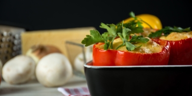 Фаршированные перцы с фаршем индейки, грибами и рисом