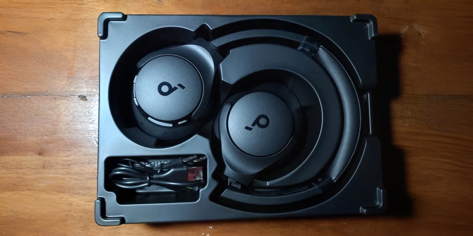 Комплектация наушников Soundcore Q20i