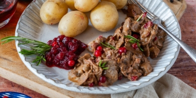 Пряный брусничный соус к мясу на зиму