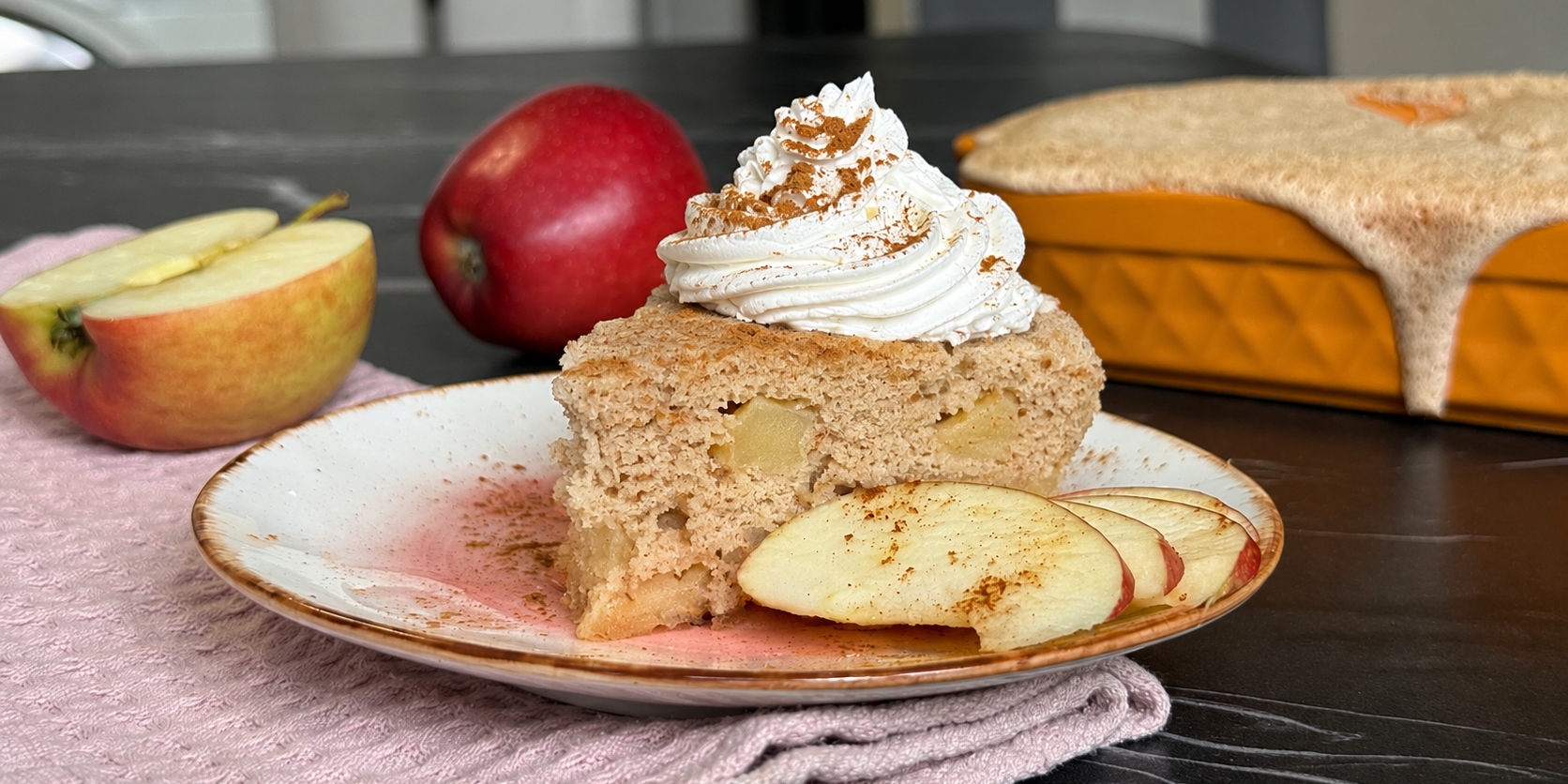 Шарлотка с яблоками в микроволновке