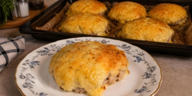 Стожки из фарша с картошкой и сыром в духовке