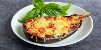 Фаршированные баклажаны с фаршем и сыром в аэрогриле