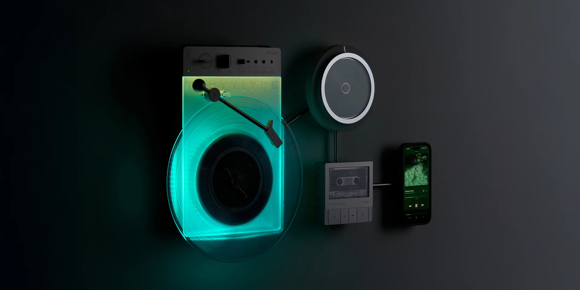Винил, CD и кассеты на стене: Trettitre представила необычную аудиосистему Retro Ambient Sound System