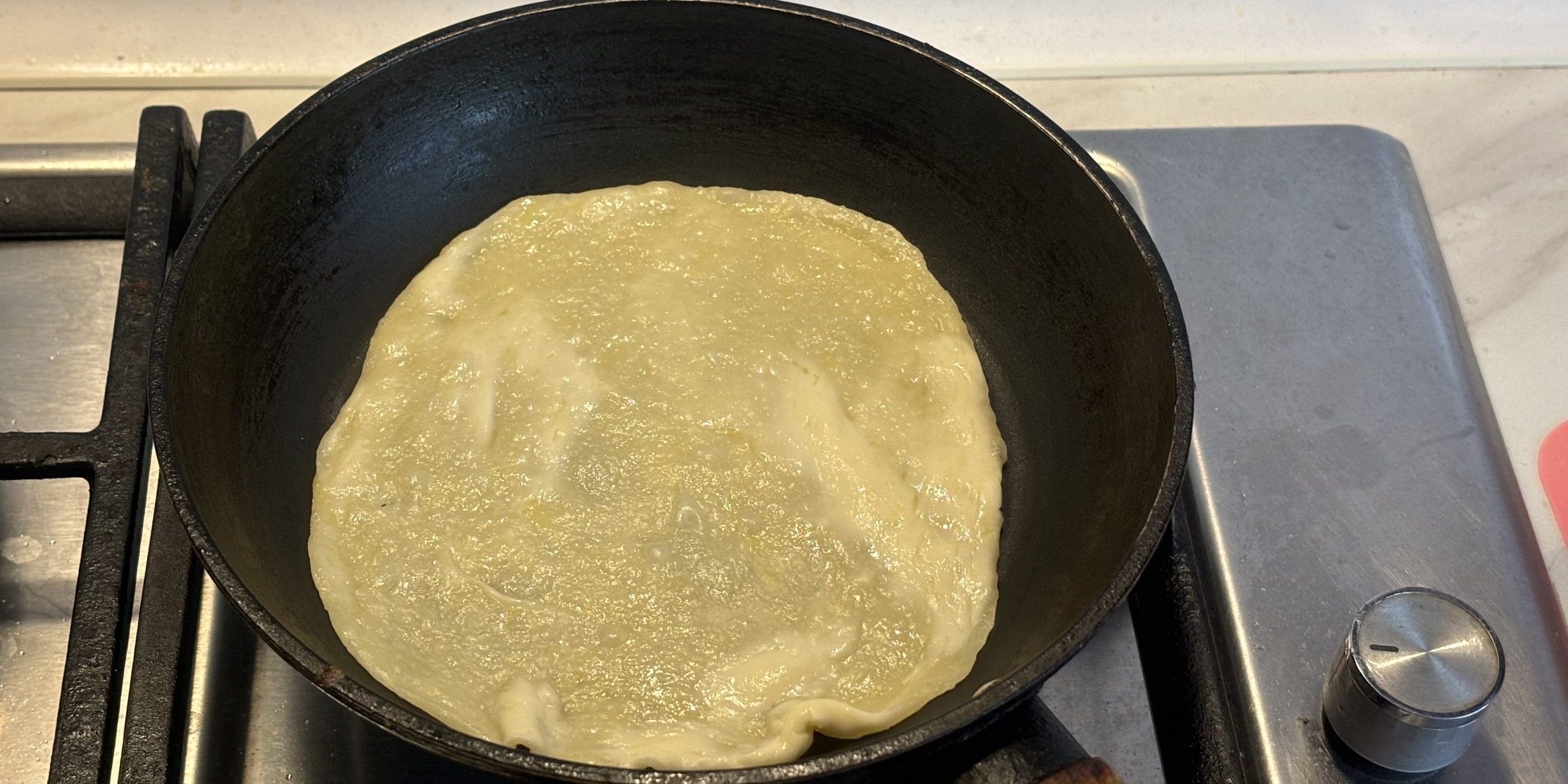 Лепёшка роти на сковороде Лепёшка роти на сковороде