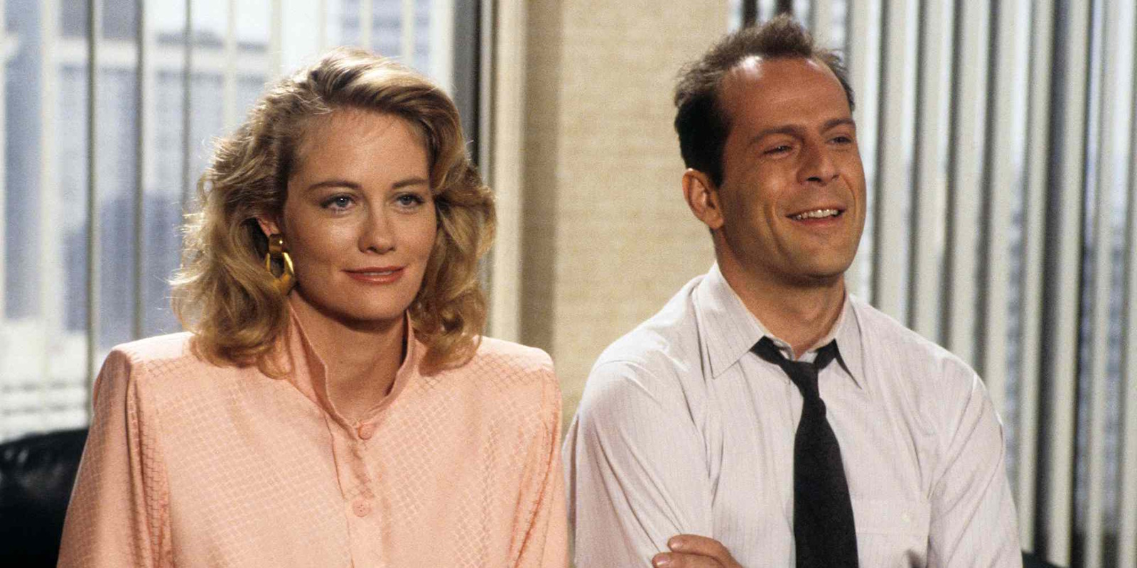 Кадр из сериала «Детективное агентство „Лунный свет“» Кадр из сериала «Детективное агентство „Лунный свет“»