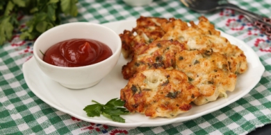 Простой рецепт рубленых куриных котлет с кабачком